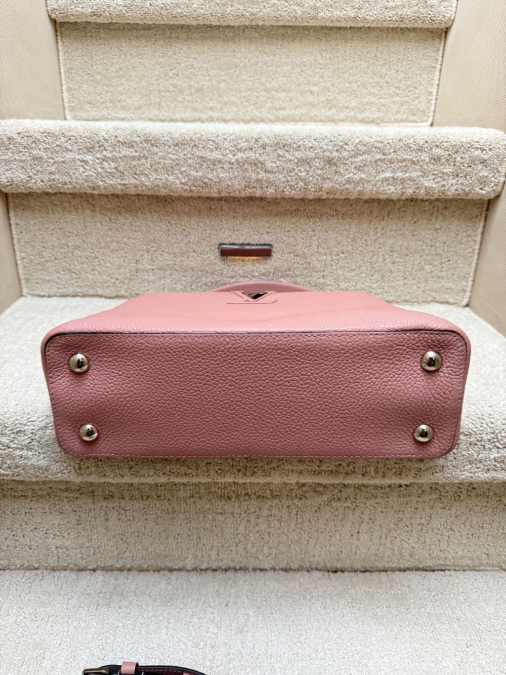 Louis Vuitton Taurillon Capucines PM in Dusty Rose - Picture 4 of 11